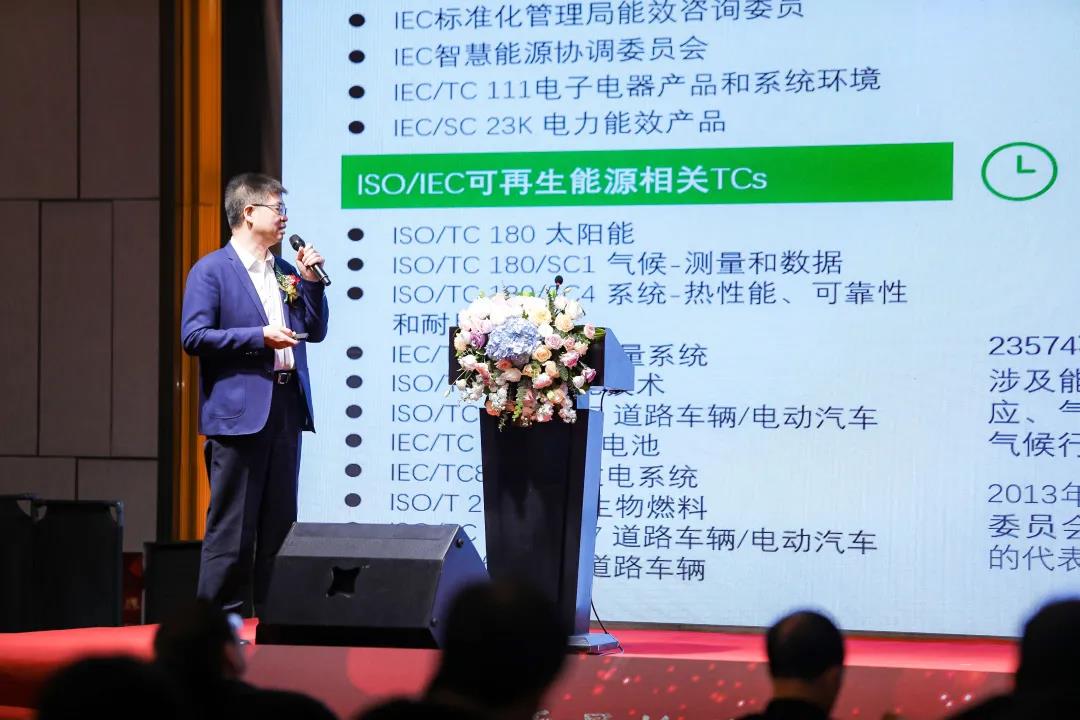 李伟.jpg